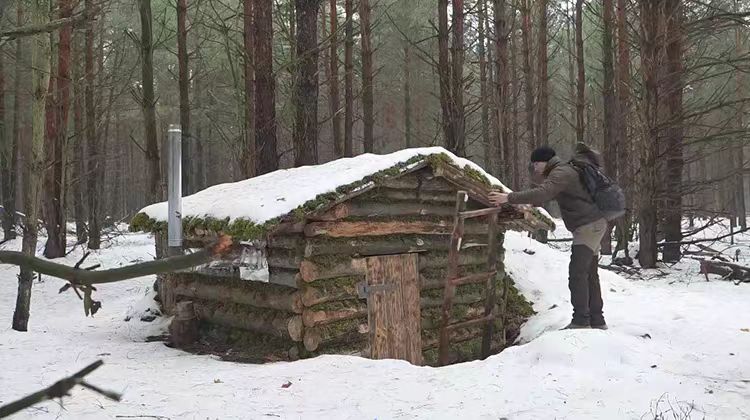 国外建造庇护屋极寒露营野餐荒野生存中视频计划解说高清剪辑素材